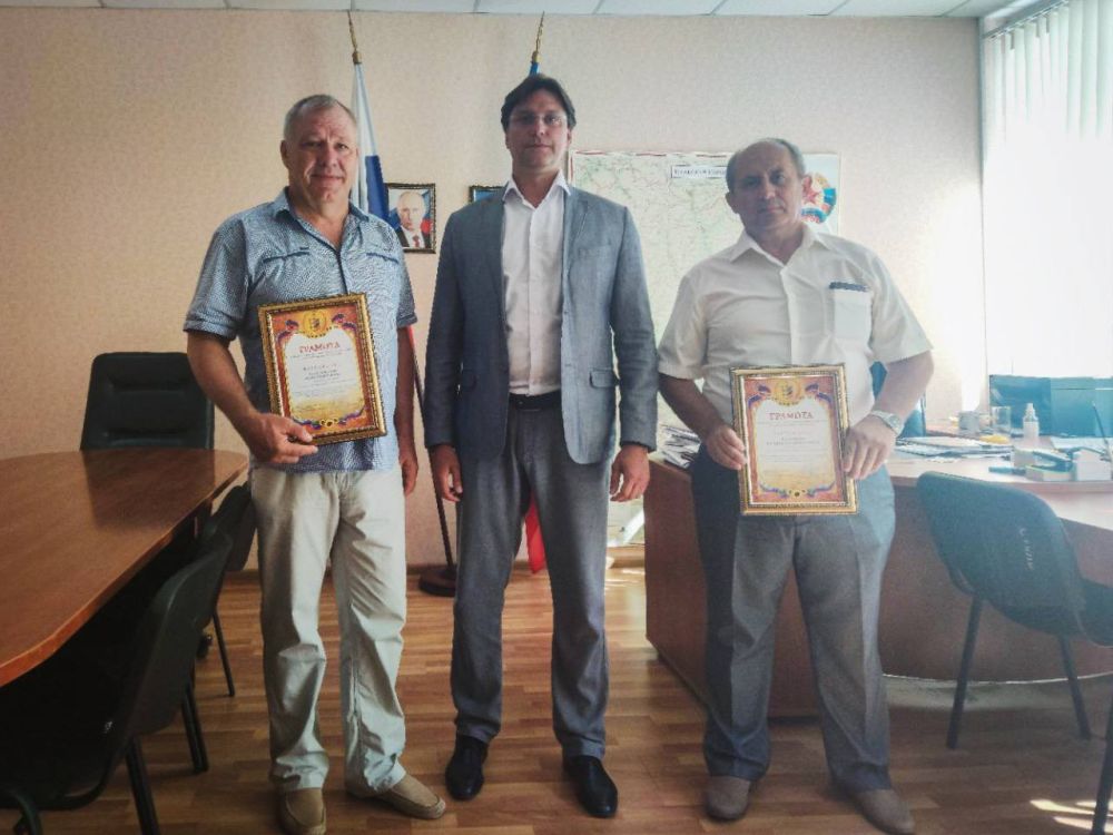 Министр сельского хозяйства и продовольствия ЛНР Евгений Сорокин наградил лучших сотрудников Луганского филиала РосАгрохимслужбы, сообщили в Министерстве