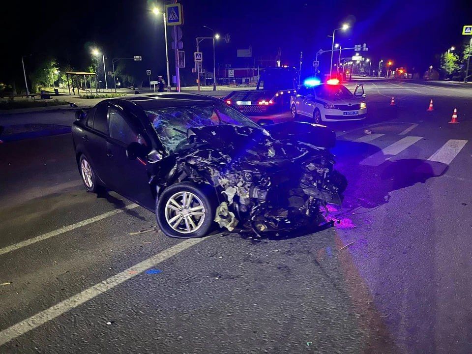 ������ �������� BMW �������� � Mitsubishi �� ��������� � ��������