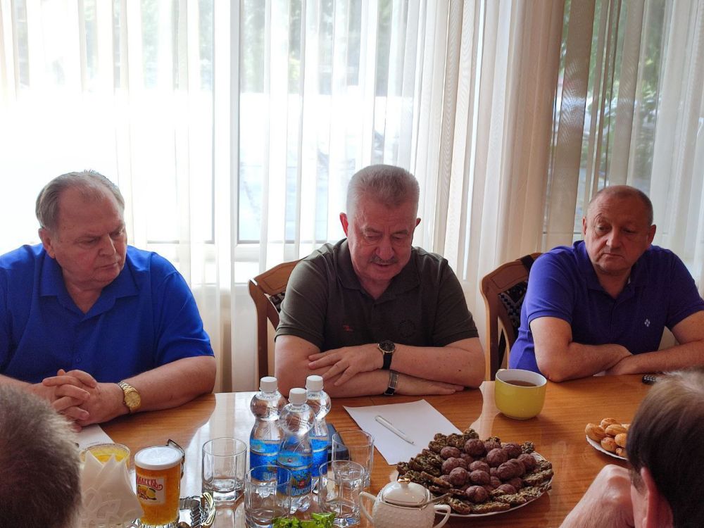 Виктор Водолацкий: Сегодня провел совещание с ректорами высших учебных заведений Луганской Народной Республики, на котором...