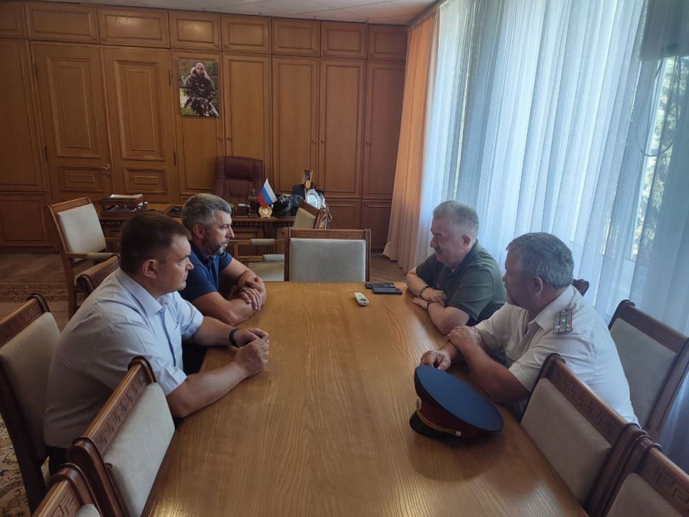 Виктор Водолацкий: Провел встречу с главой администрации г. Свердловск Сухачевым А.В и атаманом Должанского юрта Махровым В.Н