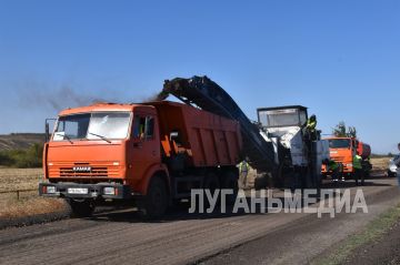 В Краснодонском муниципальном округе ремонтируют дороги межмуниципального значения