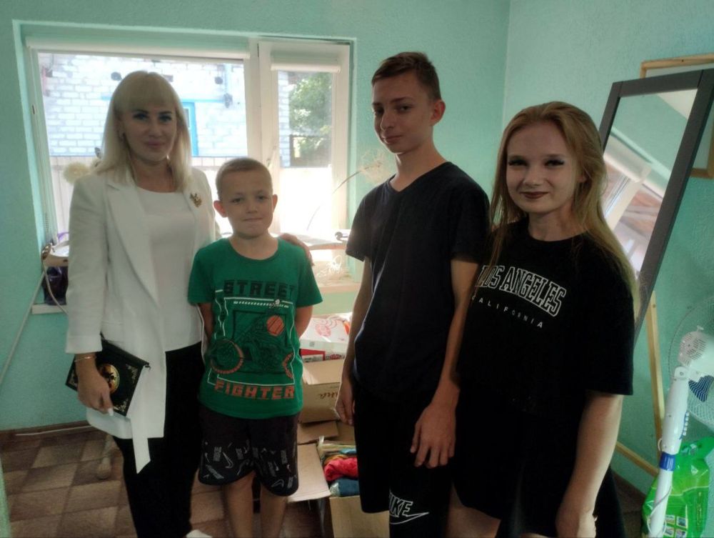 Инна Швенк: Совместно с Луганским штабом гуманитарной акции «Детям в руки» оказываем помочь многодетной семье, которая оказалась в трудной жизненной ситуации