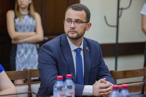 Александр Криеренко: Депутат из Сватовского округа попался на незаконной продаже алкоголя и пойдет под суд