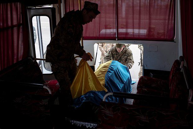 Россия и Украина провели обмен тел погибших бойцов по формуле «501 на 89»