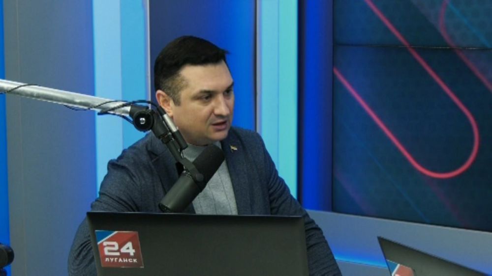 Заместитель Председателя Народного Совета ЛНР Максим Уваров в эфире проекта «Луганск LIVE» рассказал о провокациях со стороны администрации действующего президента США Джо Байдена: