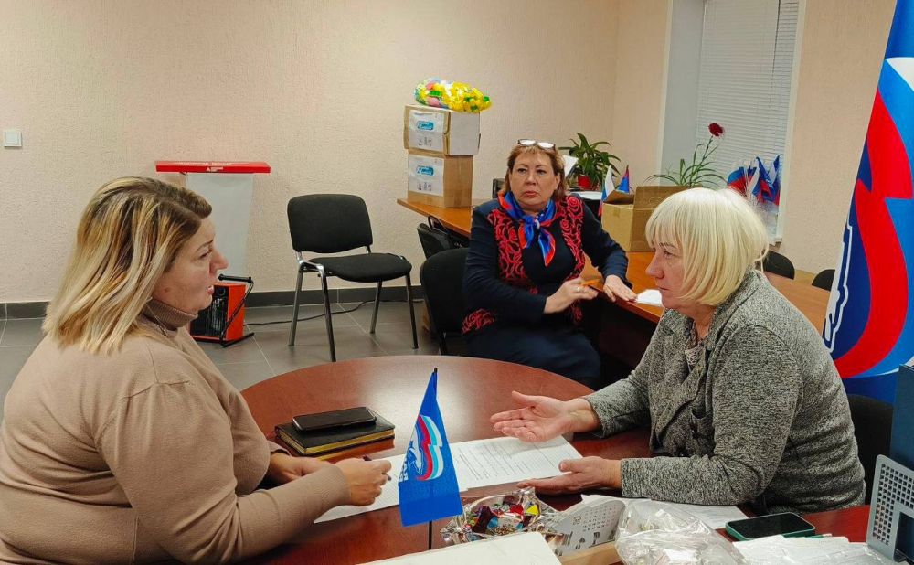 Светлана Гизай: Сегодня в рамках Декады приемов граждан, приуроченной к 23-летию Партии «Единая Россия», провела прием граждан в поселке Славяносербск