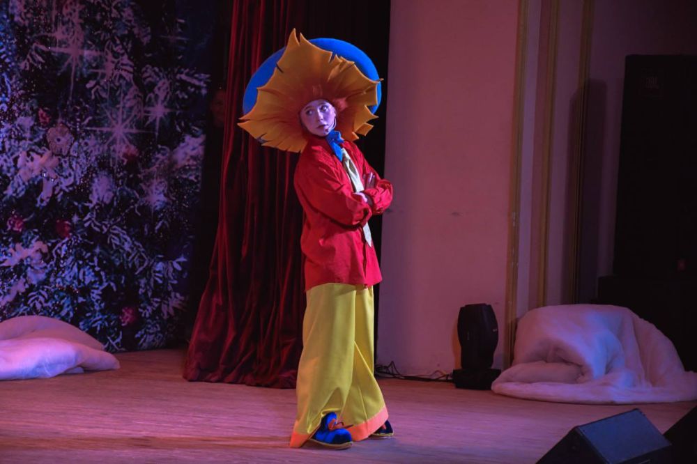 Премьера сказочного музыкально-театрализованного представления «Новогодняя история Незнайки-Путешественника» прошла в Луганской академической филармонии