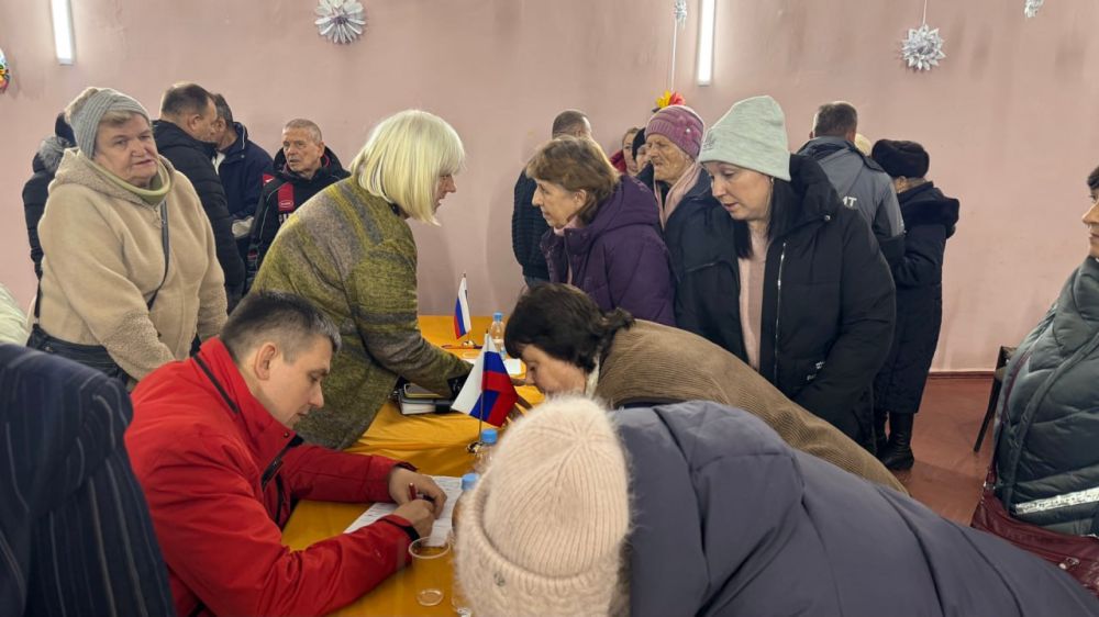 Депутаты НС ЛНР продолжают работу с жителями республики