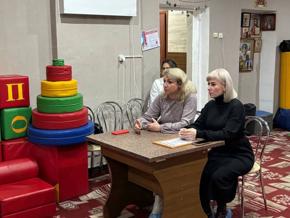 Инна Швенк: Совместно с Директором ГБОУ ДО ЛНР "ЦППМСП "Развитие" Еленой Барабан посетили «Городскую мастерскую семейного творчества «Самоделкин» в г. Стахонове