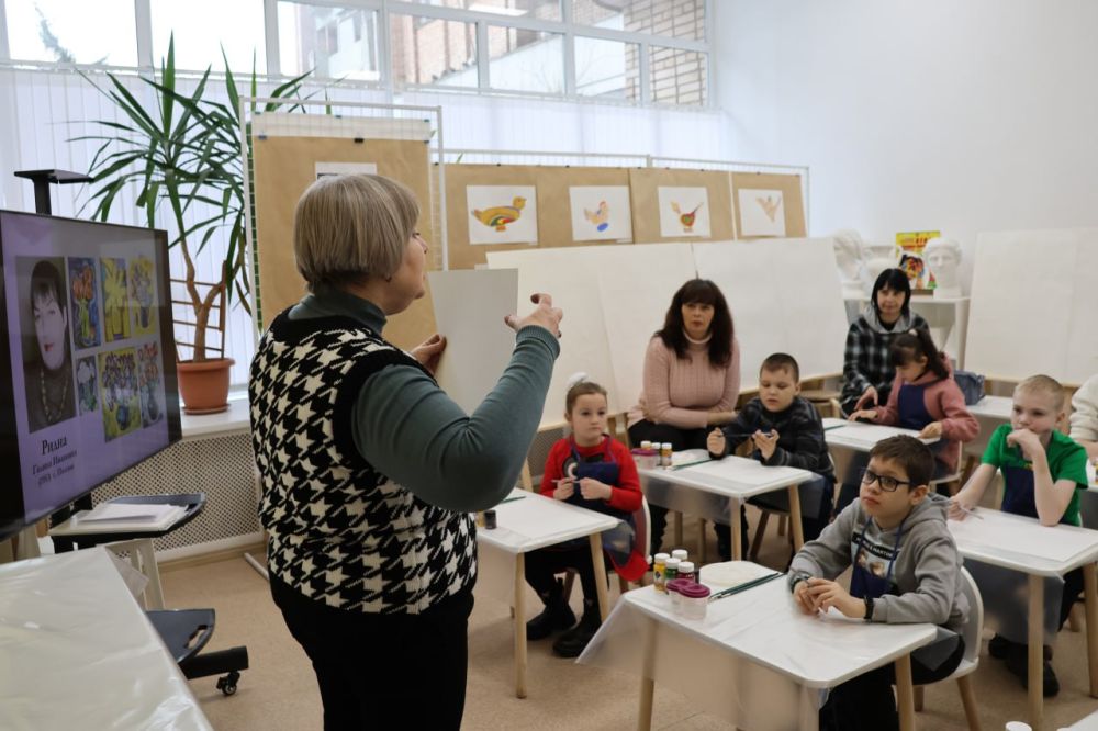 В Центре детского творчества Луганского художественного музея состоялось мероприятие «Я художник я так вижу» в рамках ежегодного инклюзивного конкурса детских рисунков