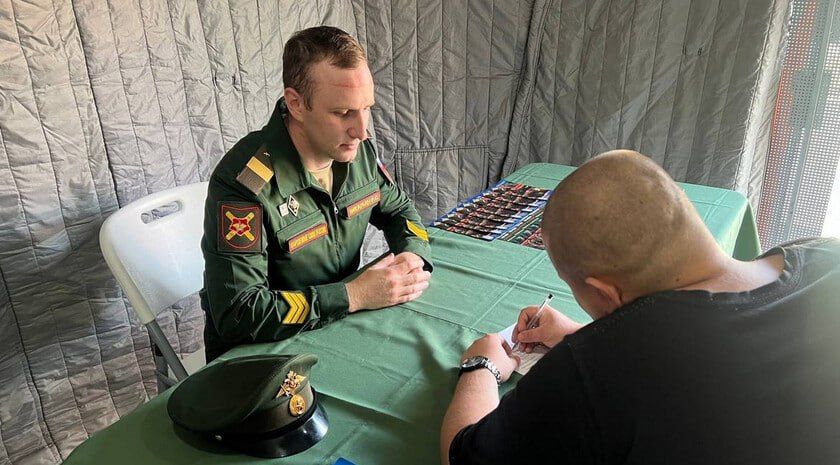 Более одной тыс. военнослужащих Вооруженных сил РФ из ЛНР получили единовременную региональную выплату в размере 400 тыс. руб. Об этом в ходе правительственного часа в Народном Совете сообщила министр труда и социальной...