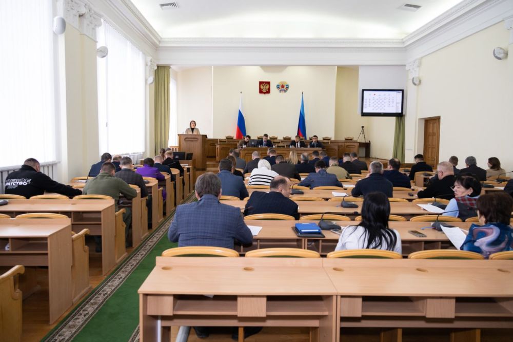 Депутаты обсудили с Еленой Макаренко реализацию социальной политики на территории республики