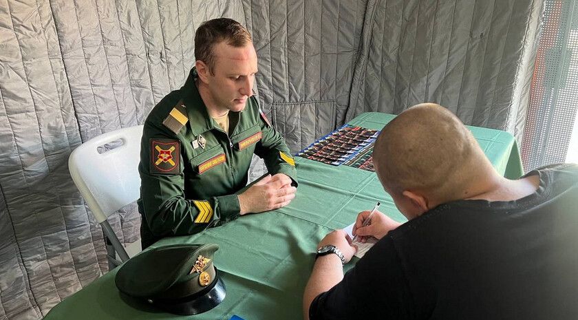 Более тысячи контрактников ВС РФ из ЛНР получили региональные выплаты