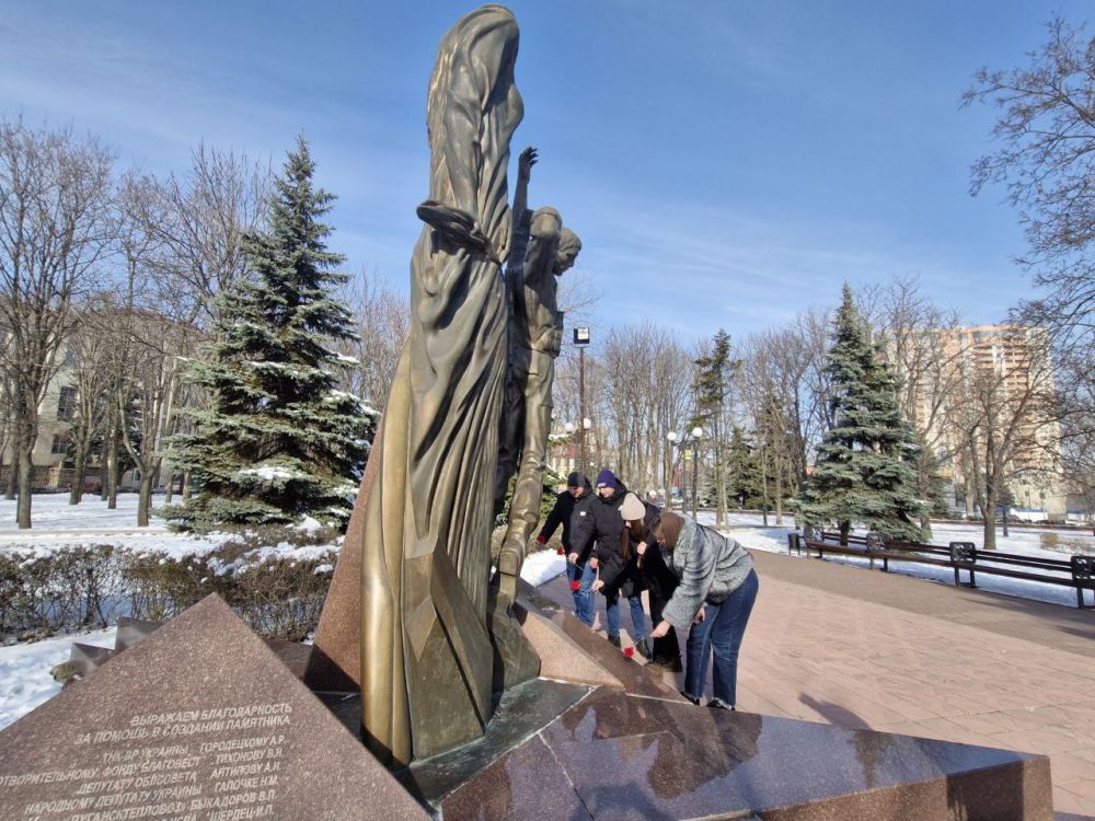 Молодежный совет Росреестра по ЛНР принял участие в памятной акции в честь воинов-интернационалистов