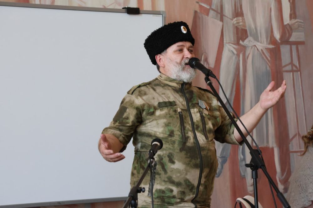 В Луганской Горьковке состоялась незабываемая творческая встреча с Константином Шлямовым, Еленой Заславской и Светланой Тишкиной, в рамках масштабного тура «Приближая Победу!»