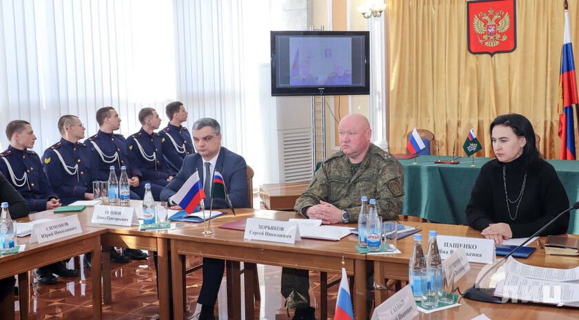 Участники круглого стола к 80-летию Победы провели исторические аналогии подвигов на СВО и ВОВ