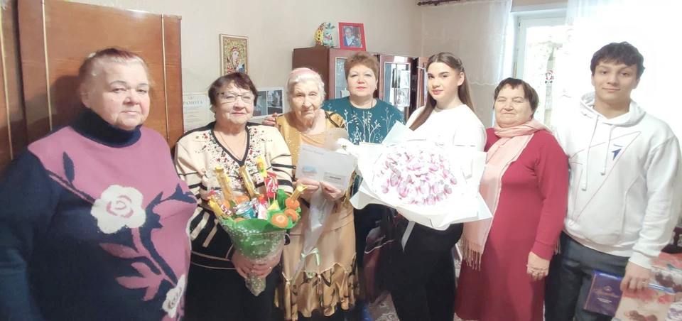 Путин поздравил с 95-летием долгожительницу из Молодогвардейска