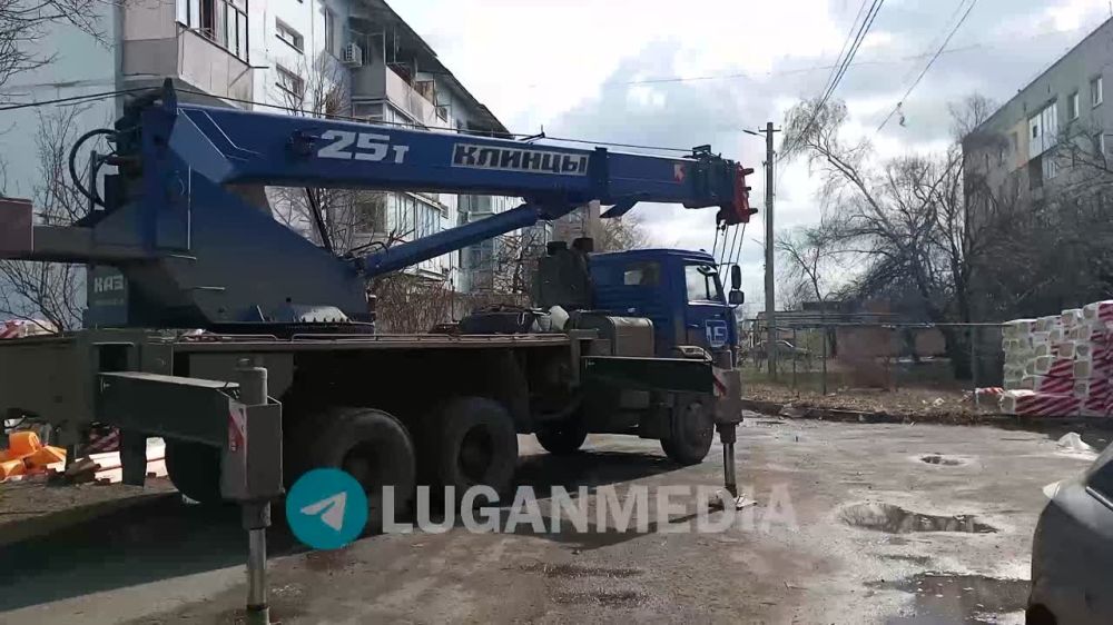 В Счастье восстанавливают кровли жилых домов