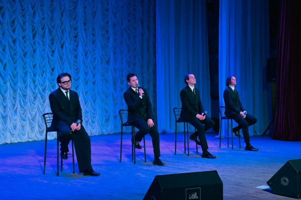 В преддверии Международного женского дня в Луганской академической филармонии выступил вокальный квартет «ПРО» который подарил жителям республики незабываемый вечер в рамках праздничной концертной программы «О чем поют...