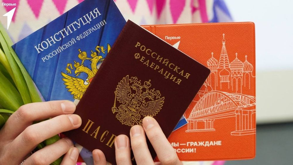 Инна Швенк: В преддверии Международного женского дня Первые получили паспорта