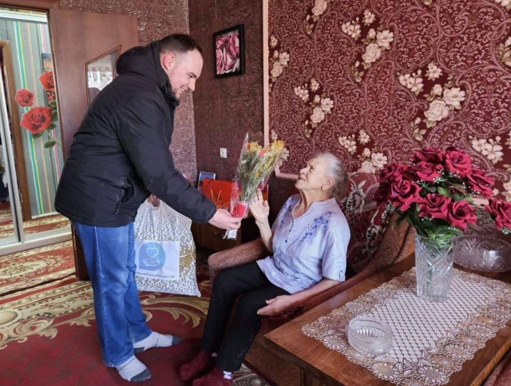 Молодежный совет Росреестра ЛНР поздравил блокадницу Ленинграда