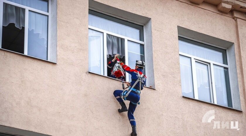 Добровольцы ВСКС в канун 8 Марта провели «Цветочный десант» в Луганске