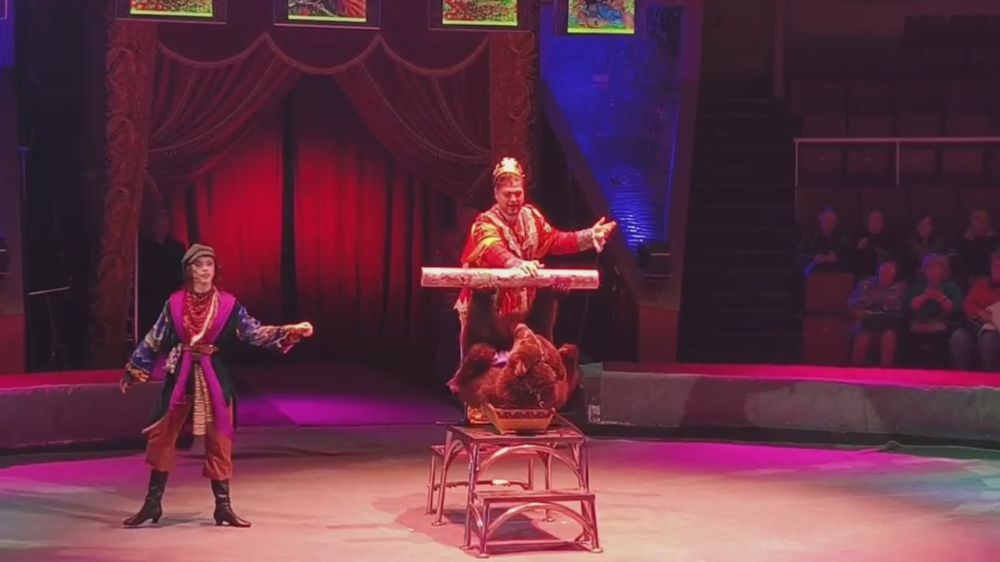 «Жар-птица» прилетела 8 в Луганский государственный цирк