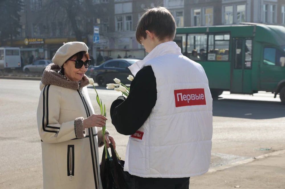 Весеннее чудо. Сегодня, 8 марта, Луганск расцвел яркими красками благодаря праздничной акции «Весеннее чудо». «Навигаторы детства» ЛНР совместно с активистами Движения Первых при поддержке Центра «Пионер» вышли на улицы...