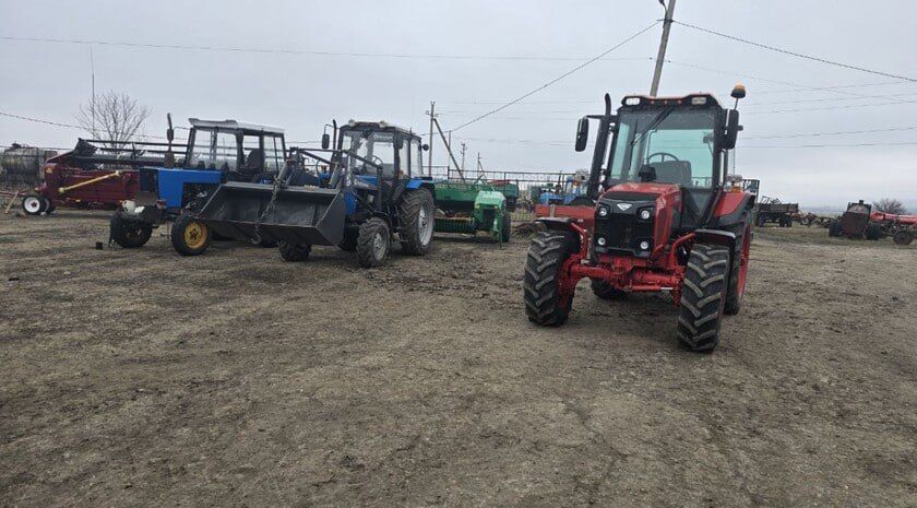 Строительство трактородрома, который станет ключевым элементом в подготовке будущих трактористов и машинистов на территории ЛНР, началось в Новосветловском аграрном колледже