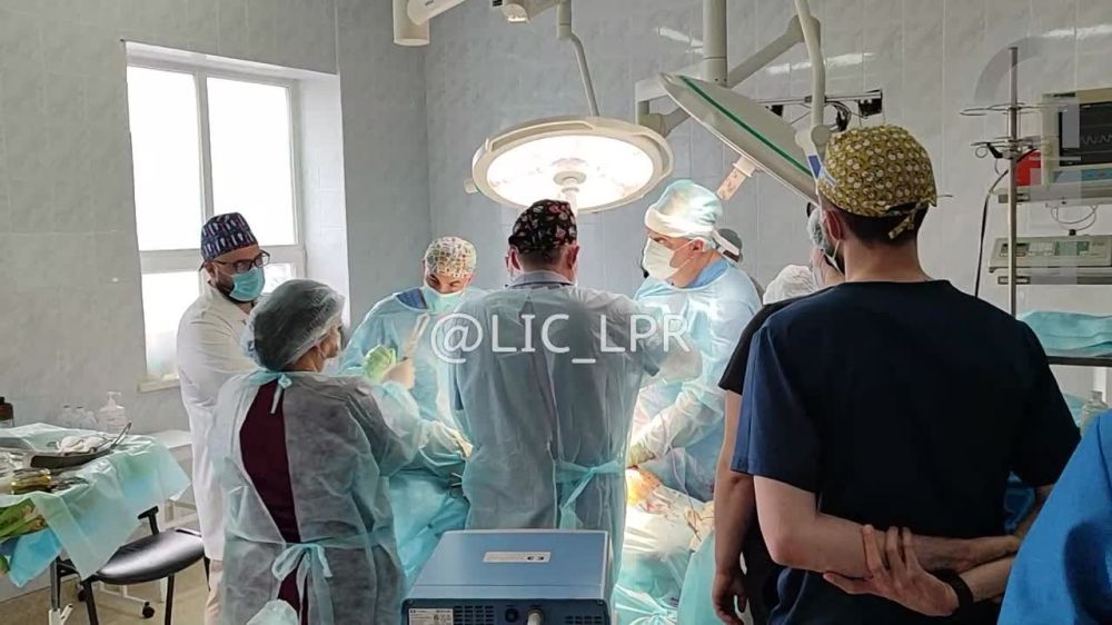 Главный внештатный специалист-онколог Министерства здравоохранения РФ, директор Московского научно-исследовательского онкологического института имени Петра Герцена, хирург-онколог Андрей Каприн провел операцию на шейке матки...