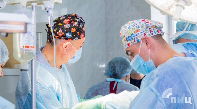 Ведущий хирург РФ провел операцию на шейке матки в Луганском онкодиспансере