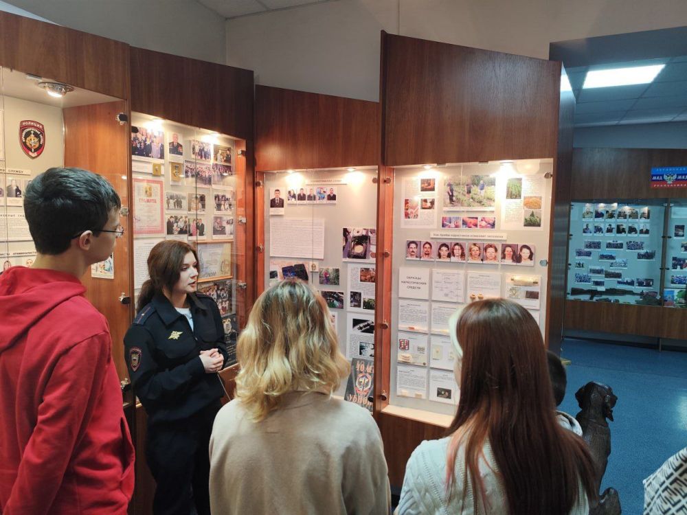 Старшеклассники ровеньковской школы заслушали лекцию о пагубном влиянии наркотиков