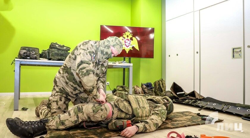 Корреспонденты ЛИЦ ознакомились с азами тактической медицины от сотрудников Росгвардии