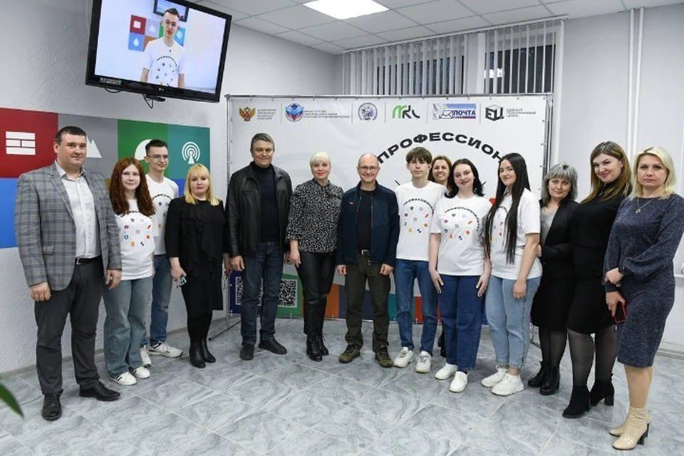 Кириенко пообещал ускорить ремонт луганского колледжа