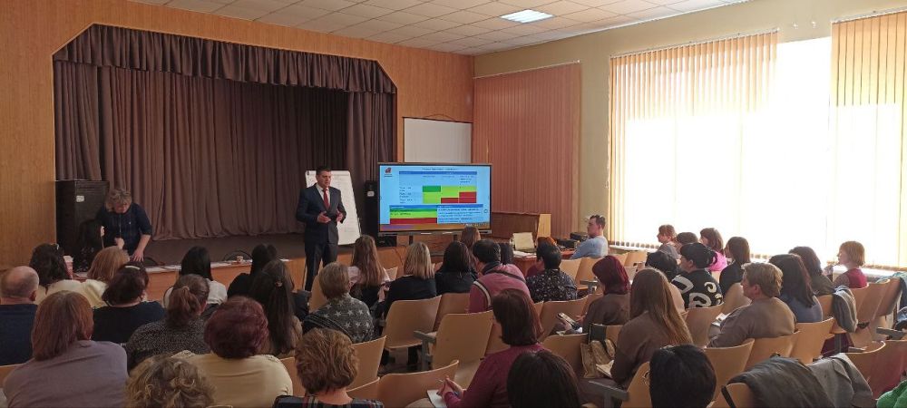 Олег Коваль: Находясь с рабочим визитом в Старобельском муниципальном округе встретился с педагогами района