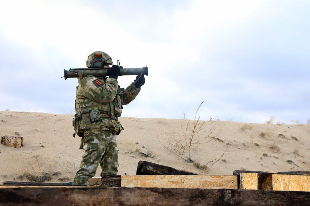 Тренировка огнемётчиков Росгвардии в Луганской Народной Республике