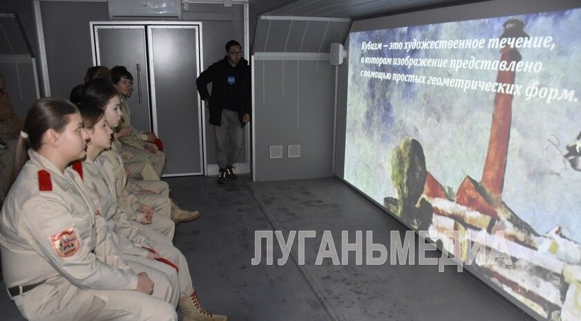 Автопоезд «Россия — моя история» в Стаханове рассказывает о поворотных событиях разных эпох