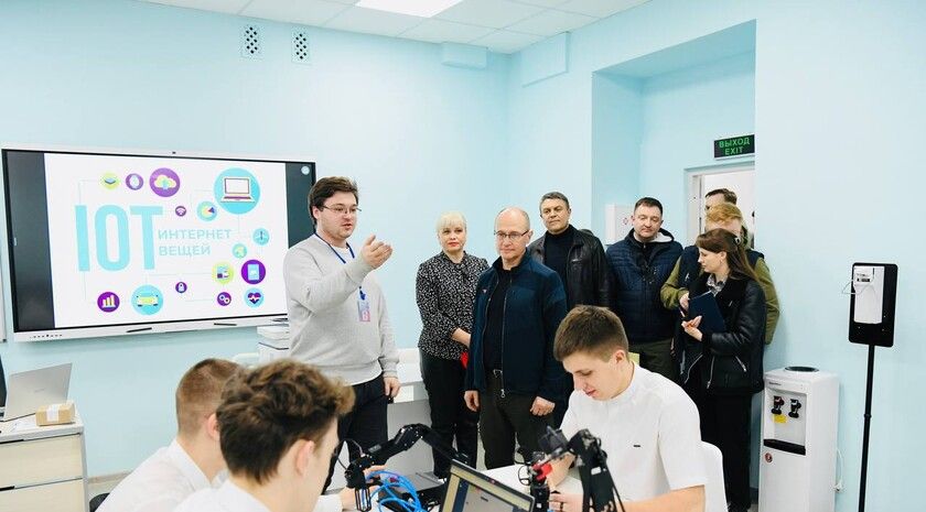 Минпросвещения поможет отремонтировать спортзал и общежитие Луганского колледжа — Пасечник