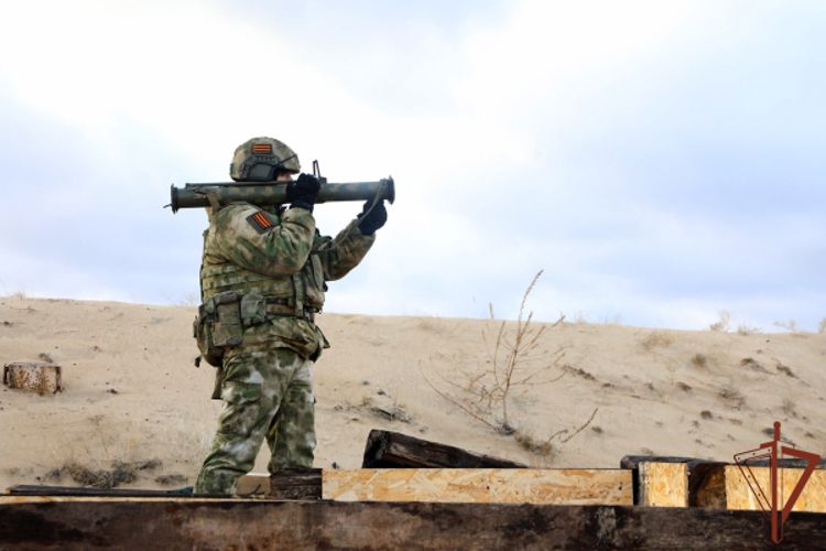 Огнеметчики Росгвардии выполнили учебные задачи на полигоне в ЛНР