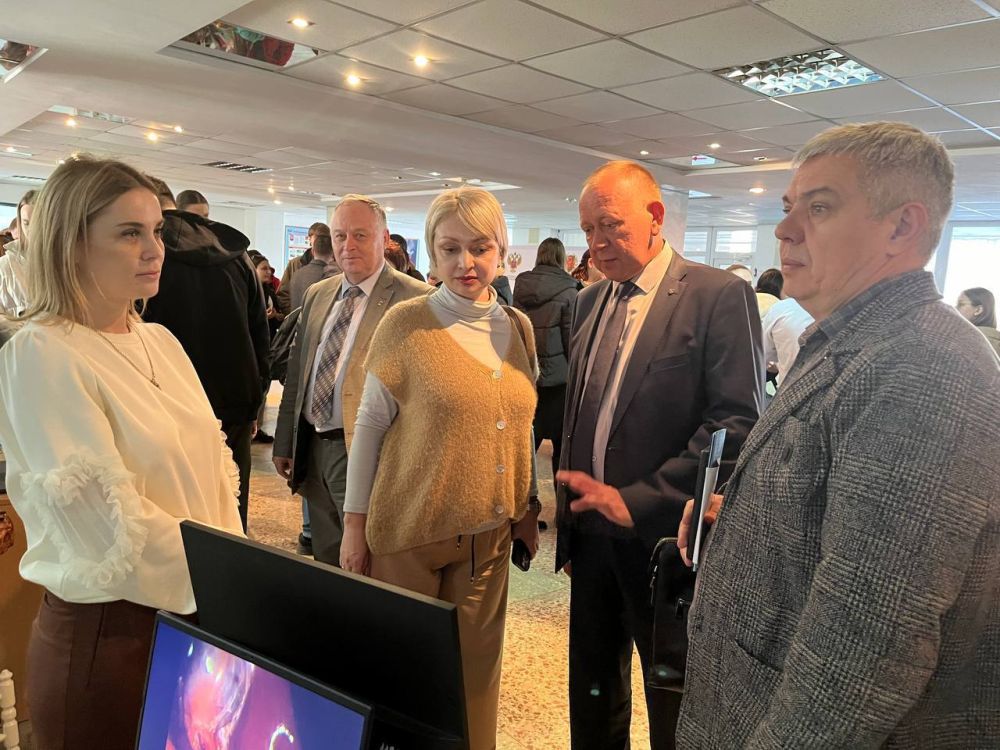 В луганском медуниверситете прошла «Ярмарка вакансий» для привлечения молодых специалистов в лечебные учреждения ЛНР