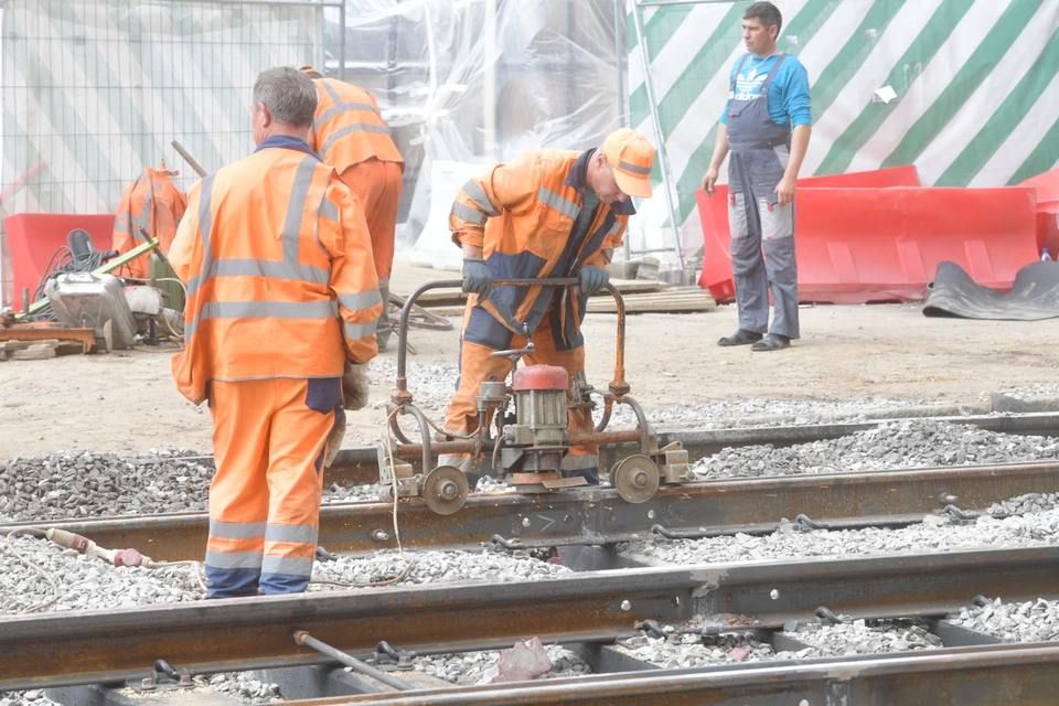 В Луганске на 80% завершён демонтаж рельсов на улице Ватутина