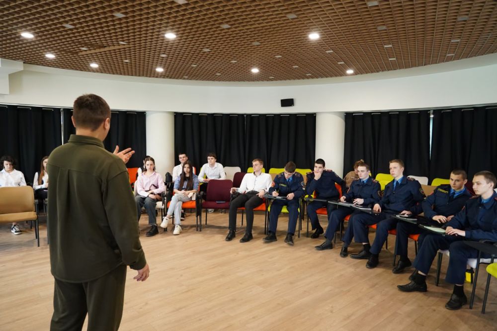 Спикеры Общества «Знание» и Президентской академии провели открытый диалог для молодёжи