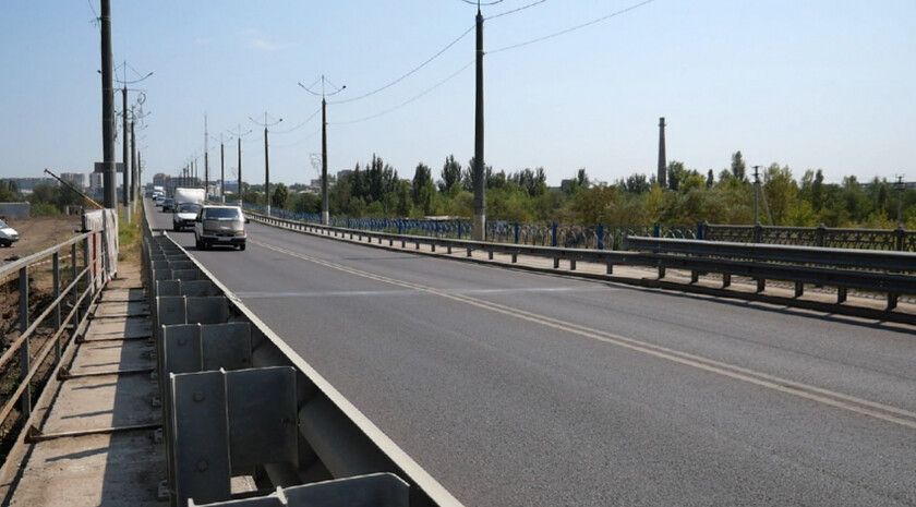 Подсветка в цветах флага России украсит центральный мост по Советской в Луганске