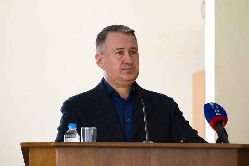 В Парламенте обсудили актуальные вопросы в сфере строительства, жилищной политики и ЖКХ в республике