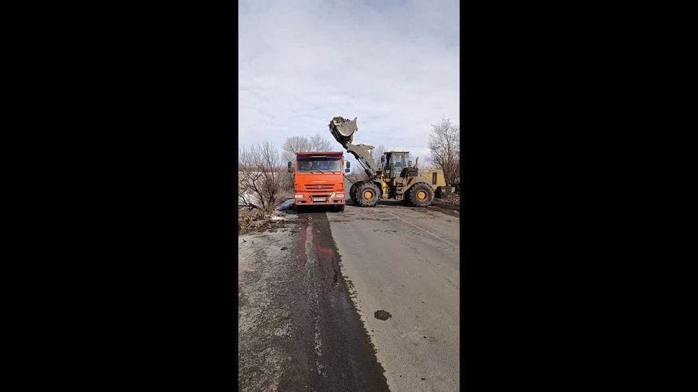 На автодороге межмуниципального значения 43Н-025 (Волнухино – Первозвановка – Краснодон) – Верхнешевыревка – (Краснодон – Свердловск) работниками филиала «Краснодонский автодор» ГУП ЛНР «Луганский автодор» проведены работы...