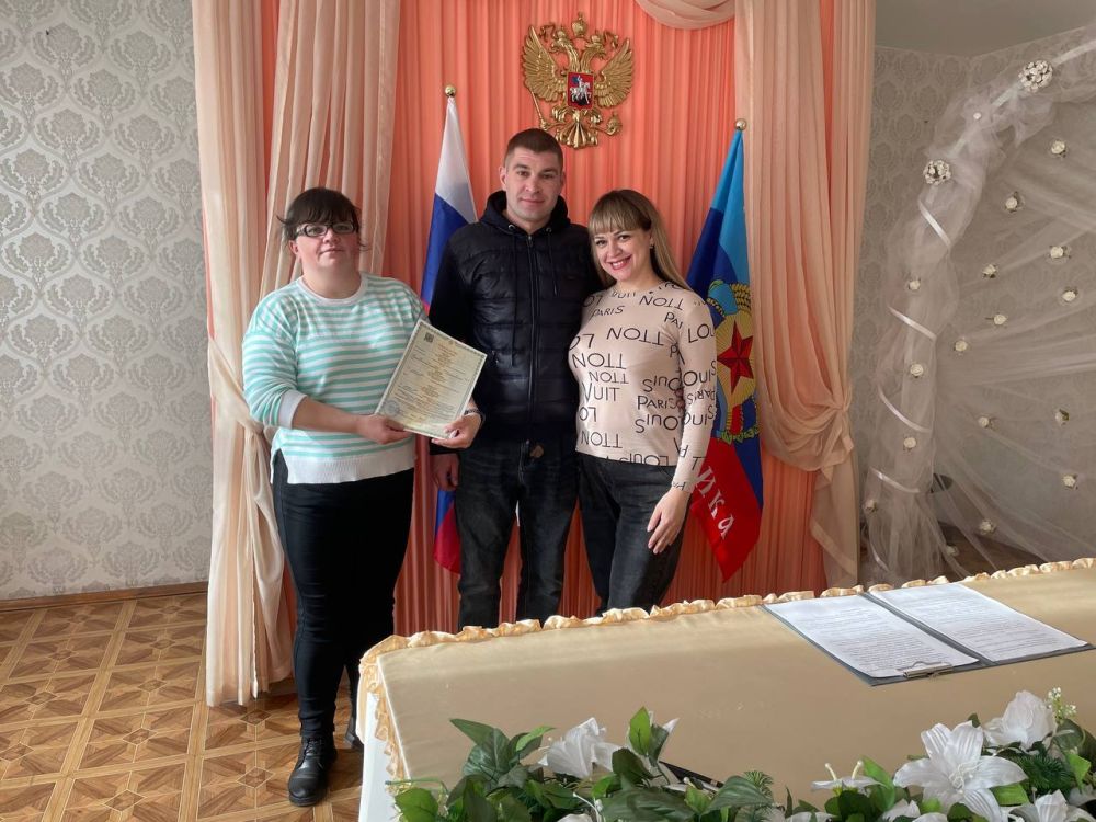 Регистрация 100 записи акта о рождении состоялась в Жовтневом районном отделе ЗАГС Минюста ЛНР