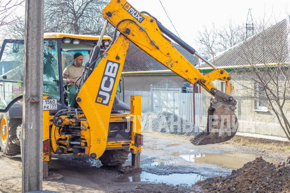 Ежедневно сотрудники ГУП ЛНР «Луганскводы» ведут планомерную работу по ликвидации неполадок на сетях водоснабжения