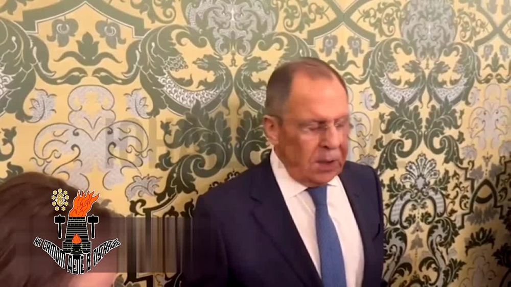 Мем дня. Журналисты настолько утомили вопросами Сергея Лаврова перед переговорами Путина и Лукашенко, что он не выдержал и задал вполне риторический вопрос: "Нафиг я сюда пришёл?" Министр иностранных дел, как всегда, выдал...