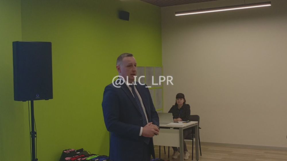 Победителей конкурса «Рабочие будни моих родителей» наградили в Доме Молодежи Луганска