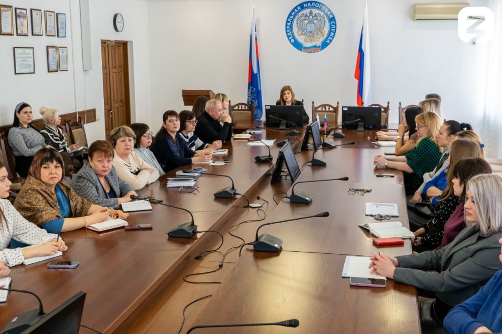 Госслужащие ЛНР обсудили русскую культуру и Великую Победу на лекции Общества «Знание»